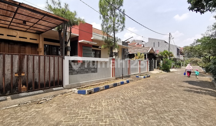 Good Condition Auction House in Villa Pamulang Mas 2