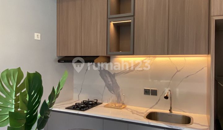 Modern 2-story house eligible for mortgage near UGM