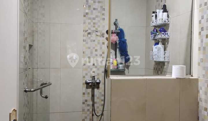 Rumah Golden Palm - Hoek ukuran 8,5x16 m, 3 Lantai