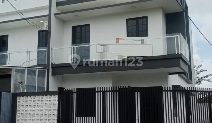Rumah Taman Surya 5 (Ukuran 9x15 m) - Hoek