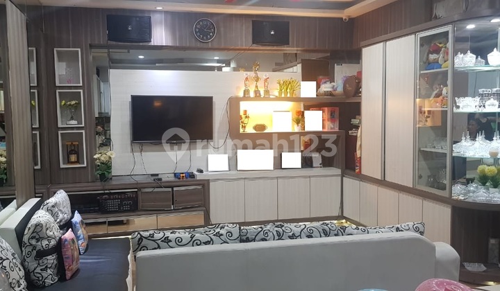 Golf Lake House (Size 8x15 m)