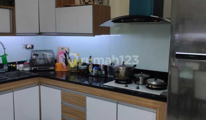 Rumah Golf Lake (LT/LB 120/166 m), 2,25 Lantai