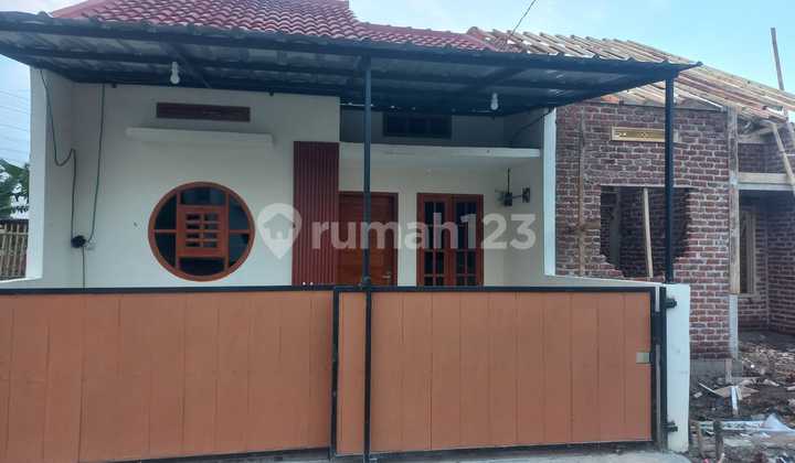 Translation: Sell Cheap House Ready to Live In and Indent Free Design