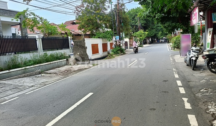 READY TO OCCUPY HOUSE - CIPINANG, EAST JAKARTA - LAND AREA 300m² - WIDE ROAD 2