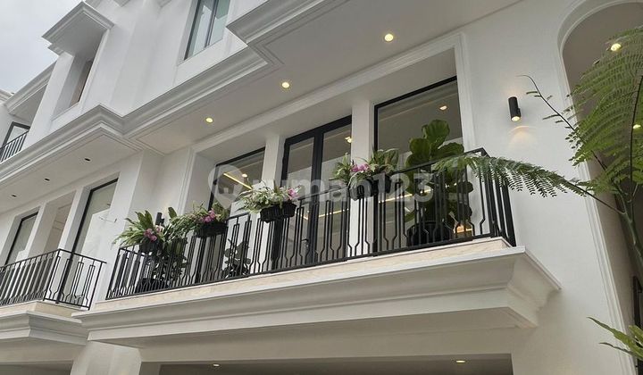 Brand New House Mewah dengan Kolam Renang Lokasi di Kebayoran Baru Jakarta Selatan