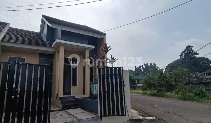 Rumah Posisi Hook Di Perumahan Besar Di Sawangan, Nego Sampai Deal Rumah Posisi Hook Di Perumahan Besar Di Sawangan, Nego Sampai Deal