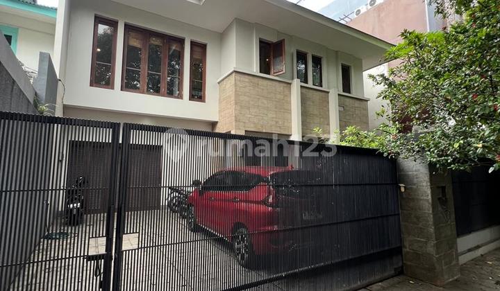 Rumah Siap Huni Depan Jalan Lebar Lokasi Strategis Di Kebayoran Baru