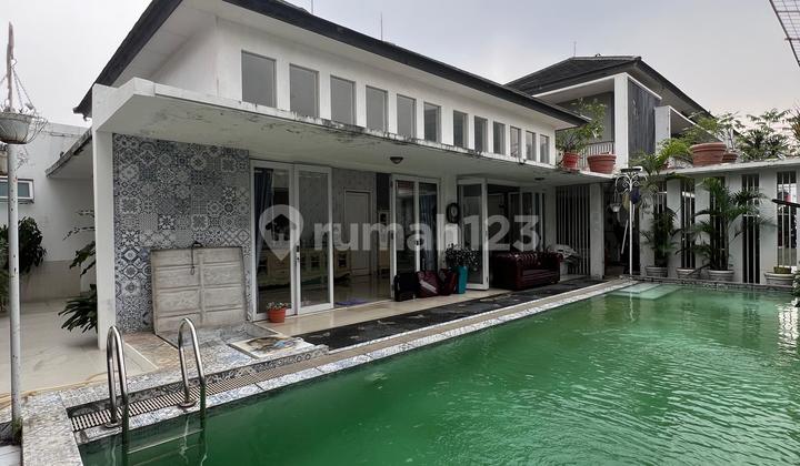 Rumah Di Dalam Town House Dengan Kolam Renang, Dekat Ke Mrt Lebak Bulus