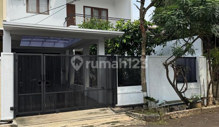 Rumah Modern Minimalis Harga Dibawah Pasaran, Halaman Depan Belakang di Dalam Perumahan Besar Dekat Lapangan Golf Dekat ke Jakarta Selatan