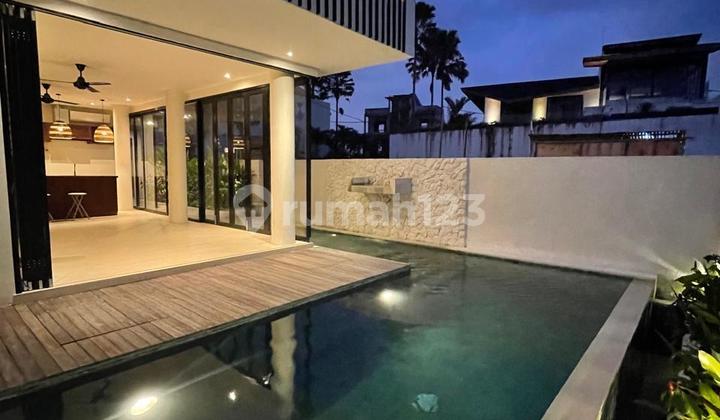 Villa Baru View Sawah 2+1 BR Dengan Kolam Renang Lokasi Di Cemangi