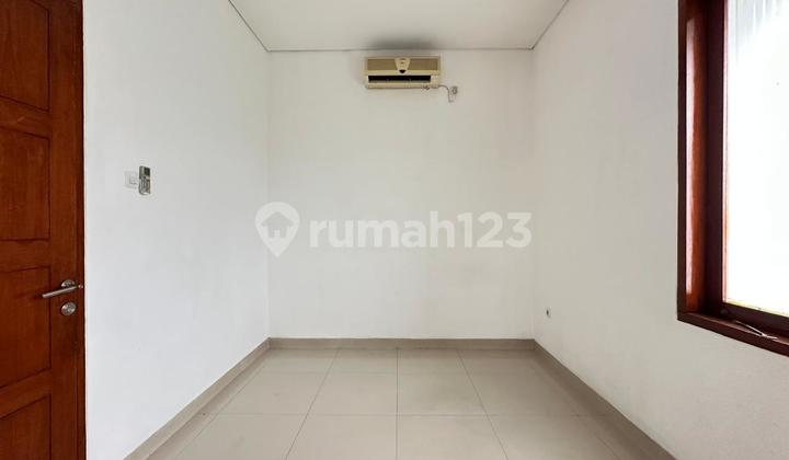 Ready-to-Occupy House in Townhouse Near MRT Fatmawati, Strategic Location in Cilandak, South Jakarta 2