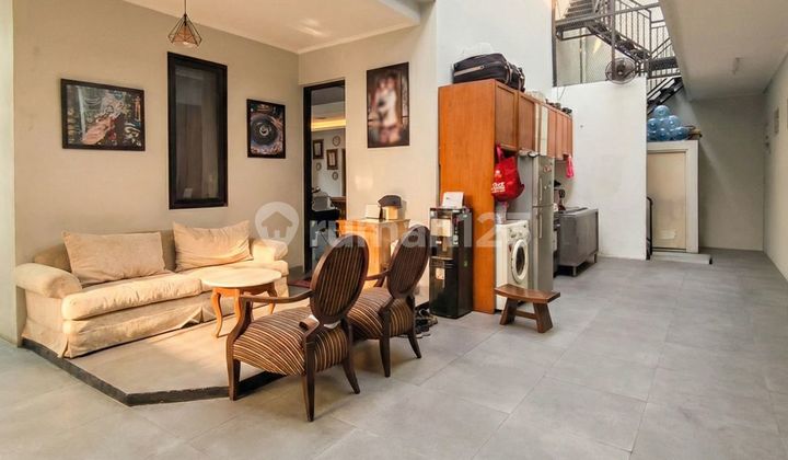 Rumah dan Kost 12 Kamar di Kebayoran Baru, Jakarta Selatan