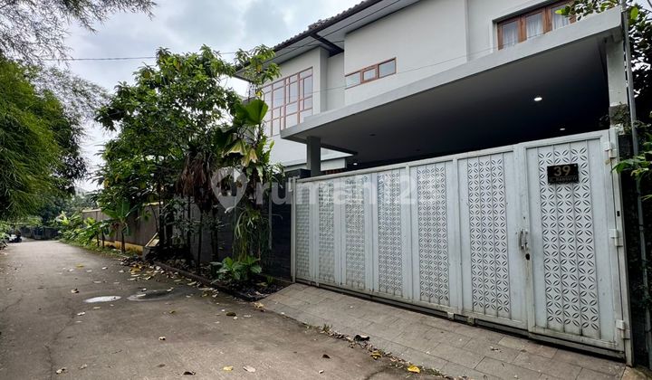 Rumah dengan Seputaran Fasilitas Olah Raga (Dekat Golf Pangkalan Jati, Padel dan Lapangan Tenis) di Dalam Perumahan Besar Dekat ke Pondok Labu