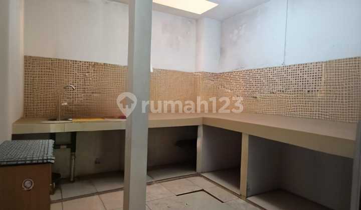 Rumah 2 Lantai Lokasi di Perumahan Villa Cinere Mas 2