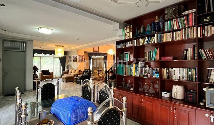 Murah Kebangetan !!! Lokasi Patra Kuningan Area. Lokasi Sangat Strategis. Rumah Posisi Hook Hadap Timur & Utara