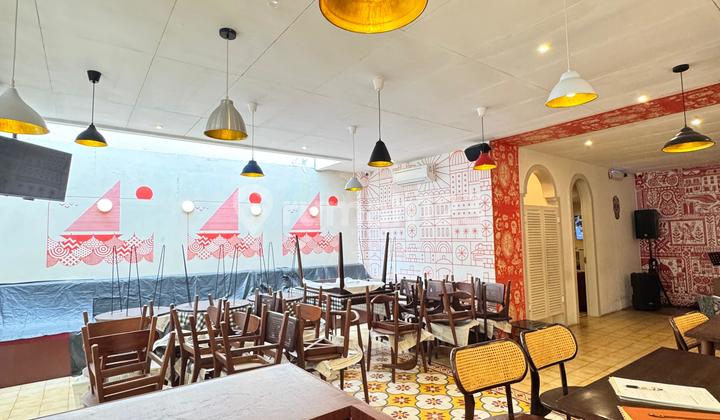 Ex Resto / Ruang Usaha / Rumah 2 Lantai dengan Rooftop yang Luas di Pinggir Jalan Raya Lebak Bulus