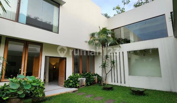 Rumah Kokoh di Dalam Perumahan Puri Cinere