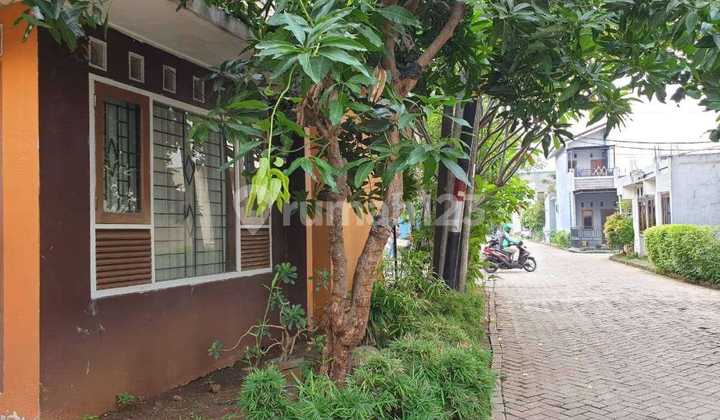 Rumah Posisi Hook Di Dalam Perumahan Besar Di Cibubur Siap Nego
