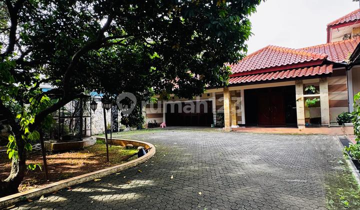 Cheapest House on the Side of Cinere Raya Road. With a Swimming Pool. Suitable for Offices, Business, or Residence. 2