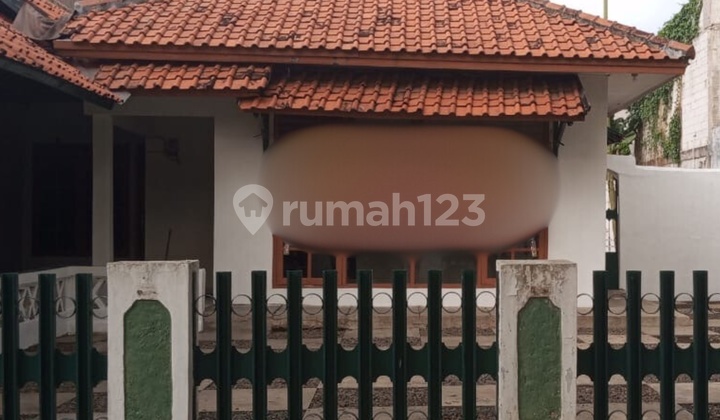 FOR SALE SPACIOUS READY-TO-OCCUPY HOUSE IN STRATEGIC LOCATION AT JAKASAMPURNA BEKASI - BECAKAYU TOLL ROAD ACCESS. 2