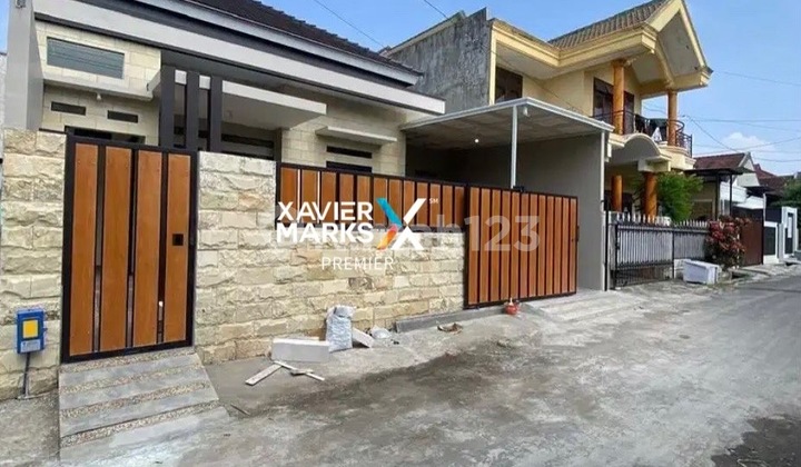 Minimalist Modern House in Candi Mendut, Lowokwaru, Malang