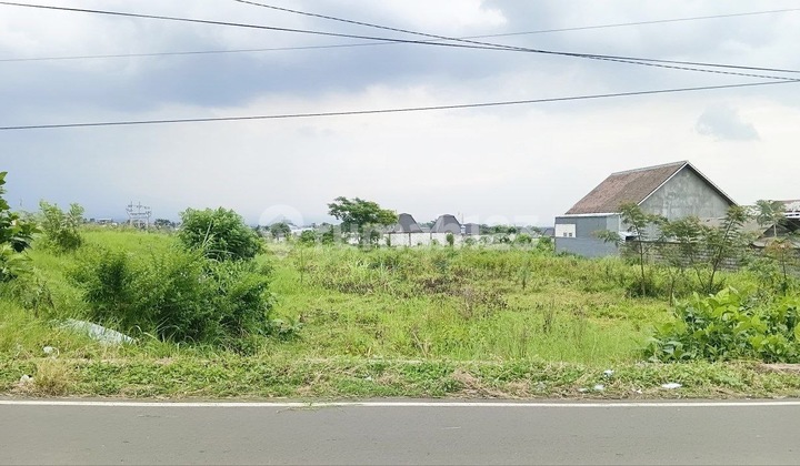 Strategic, Large, Cheap Land on the Main Dieng Atas Road, Malang