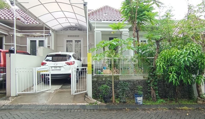 Modern Minimalist Cheap 3 Bedroom Riverside House Blimbing Malang