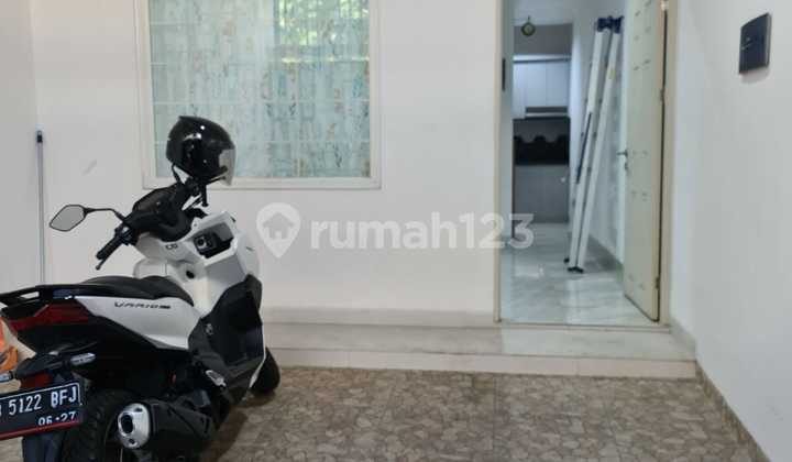 Rumah Full Furnished Murah Tanah Sereal Jakbar Tiga Lantai 1/2