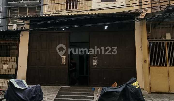 Premium Ruko in Pasar Glodok Suitable for Warehouse, Boarding House 1