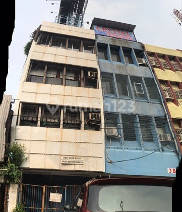 Affordable 4.5-Story Shop House on Kramat Raya Senen for 8 Billion Negotiable 2