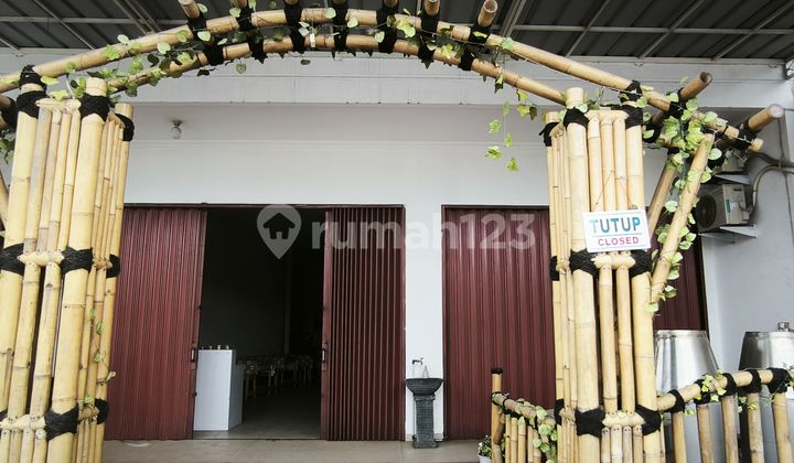 Ex Restaurant Shop on the Edge of Pasar Kemis Main Road, Tangerang 2