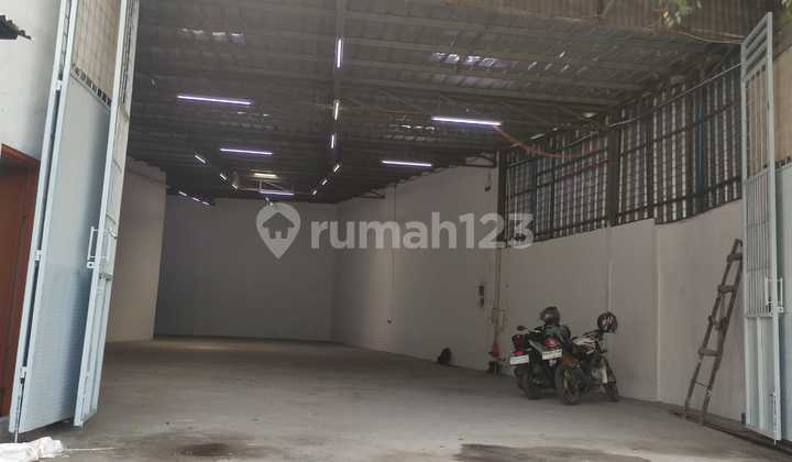 Cheap Roadside Warehouse in Puri Kembangan Cheap Roadside Warehouse in Puri Kembangan