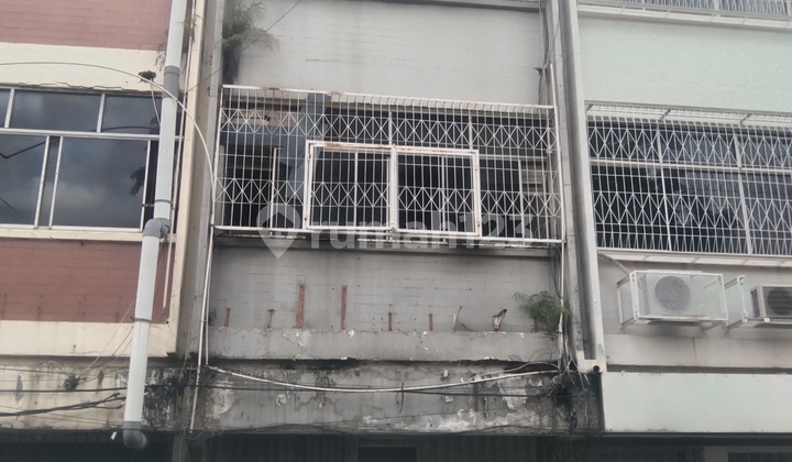 Three-Unit Terrace Shop in Grogol Permai 4 Billion Negotiable Three-Unit Terrace Shop in Grogol Permai 4 Billion Negotiable