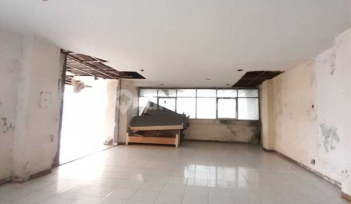 Ruko Gandeng 5 Lantai Roxy Saat Ini Sedang Direnovasi Ruko Gandeng 5 Lantai Roxy Saat Ini Sedang Direnovasi