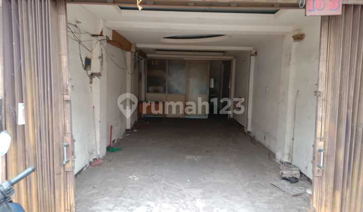 Affordable Three-Story Pinangsia Glodok Shop House 2