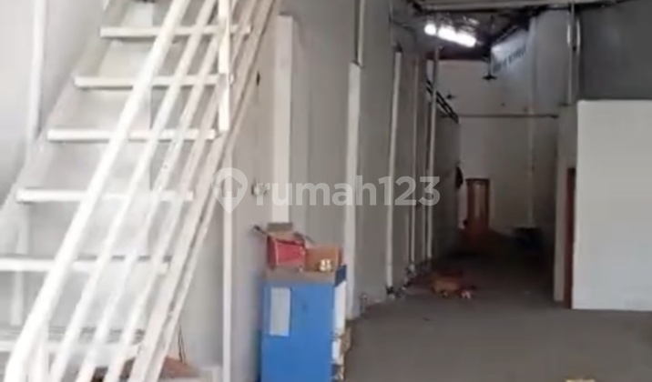 Gudang Tanah Abang Satu Setengah Lantai Gudang Tanah Abang Satu Setengah Lantai