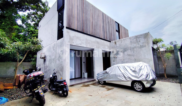 Rumah Modern Industrial 2 Lantai di Wedomartani, Ngemplak - Sleman
