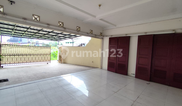For Sale: Luxurious 526 Square Meter House in Condongcatur, Sleman! Ideal for Guest House/Office 2