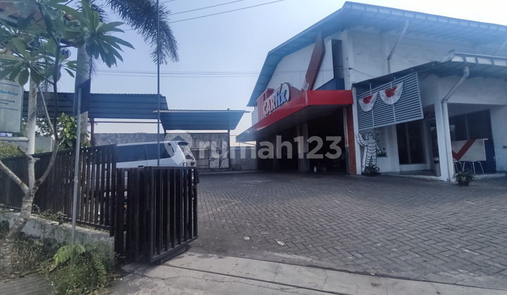 Large Land with Building Bonus, Suitable for Business, Location: Kasihan, Bantul