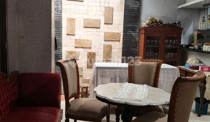 2-Story Luxury Residence in Palagan Housing, Close to Hyatt & Popular Restaurants 2