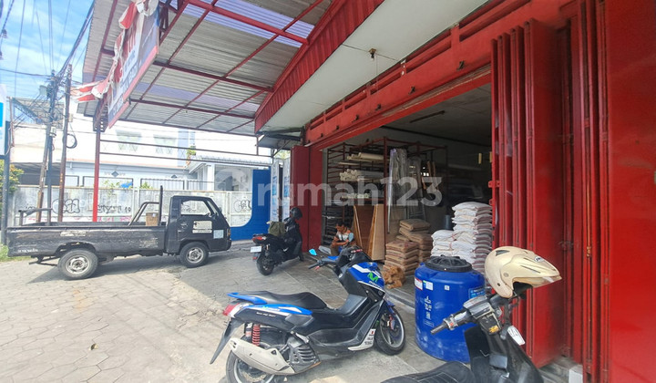 Disewakan Ruko Siap Pakai Lokasi Strategis di Jalan Veteran.