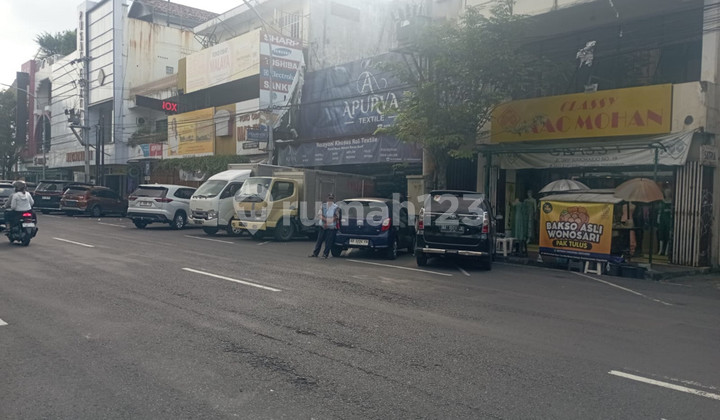 Ruko di Pusat Bisnis Jl.Urip Sumoharjo, Kodya Yogyakarta.