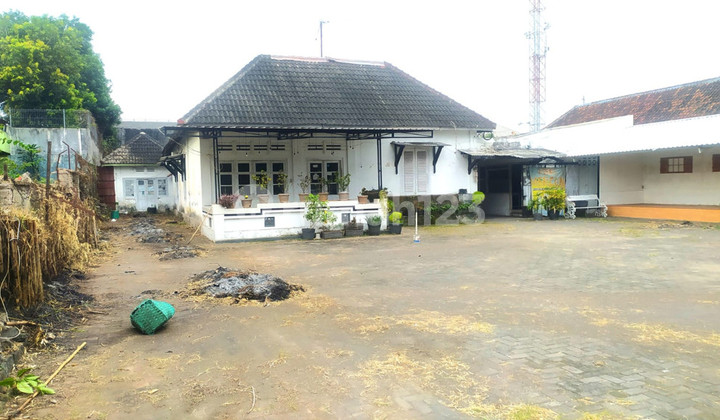 Land & Building Suitable for Business in Strategic Location at Taman Siswa Land & Building Suitable for Business in Strategic Location at Taman Siswa