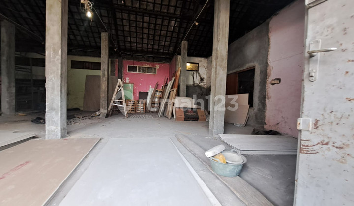 For Rent Ready-to-Use Shop House in a Strategic Location on Veteran Street 2