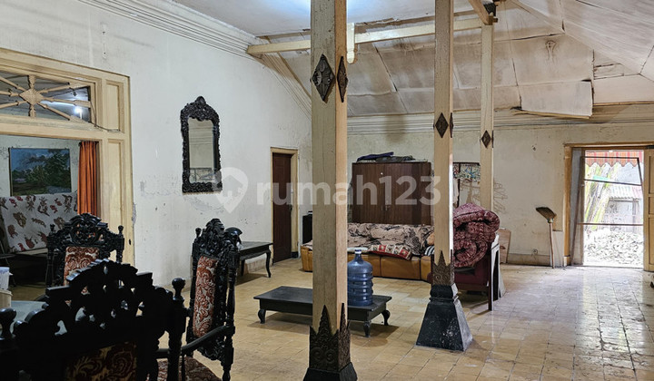 Rumah Lama Strategis Berada Di Tengah Kota Wisata Kraton Yogyakarta..