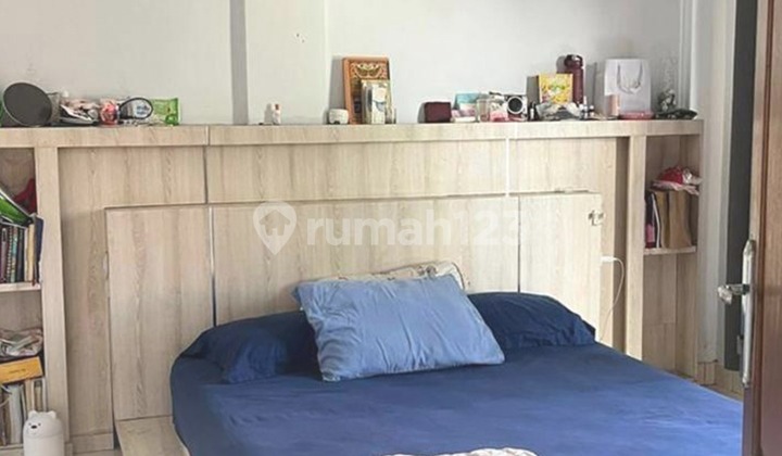 DIJUAL RUMAH 2 LANTAI SEMI FURNISHED DI RENON 2