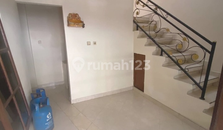 For Sale | Rumah 3 Lantai Masih Terawat Baik & Siap Huni For Sale | Rumah 3 Lantai Masih Terawat Baik & Siap Huni