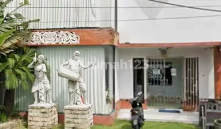 3-Storey Luxury Shop House in a Strategic Location, Padang Sambian Klod Area, West Denpasar, Bali 3-Storey Luxury Shop House in a Strategic Location, Padang Sambian Klod Area, West Denpasar, Bali