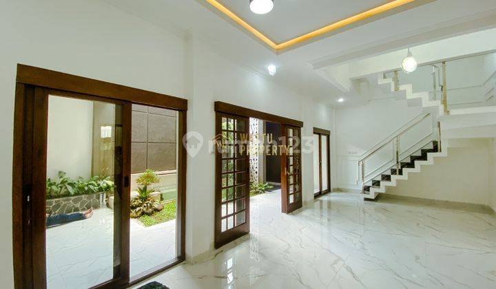 Rumah Mewah 3 Lantai Di Maguwoharjo Jogja 2