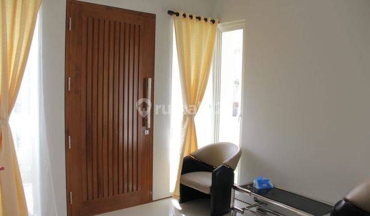 ruang tamu dijual rumah mewah di perumahan